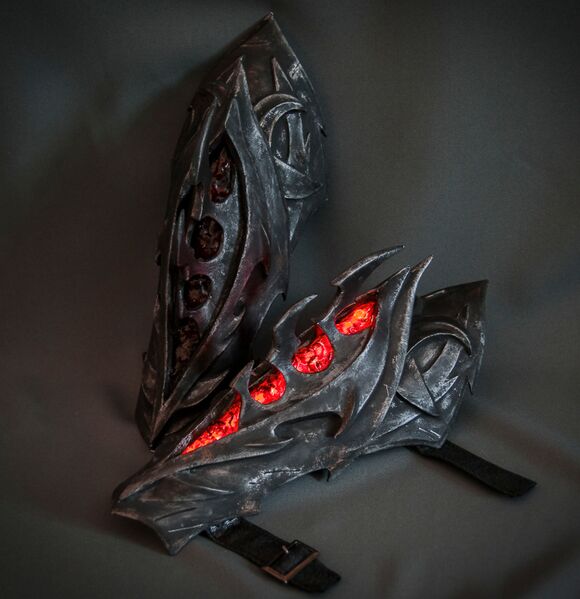 Datei:Armband von Sulthur (Ravyn Darkholme).jpg