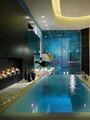 Pool im Bad (links bei rechtem Badbild; Dusche)