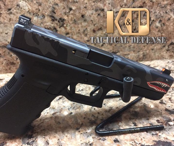 Datei:Glock 17 (Lee Peng).jpg