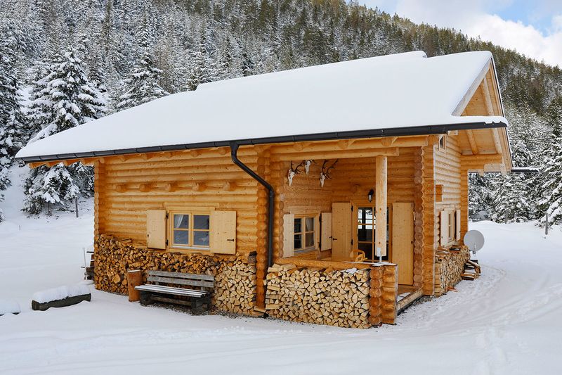 Datei:Berghütte (Wyatt Boydsdottir) 1.jpg
