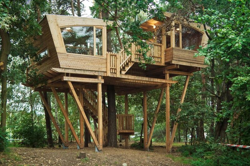 Datei:Old Grey Residence (Earth-000054) 2.jpg